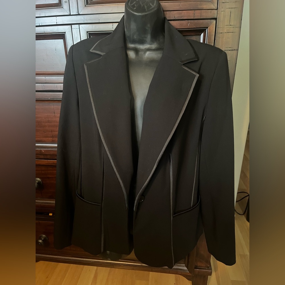 NYGARD COLLECTION BLAZER size 12